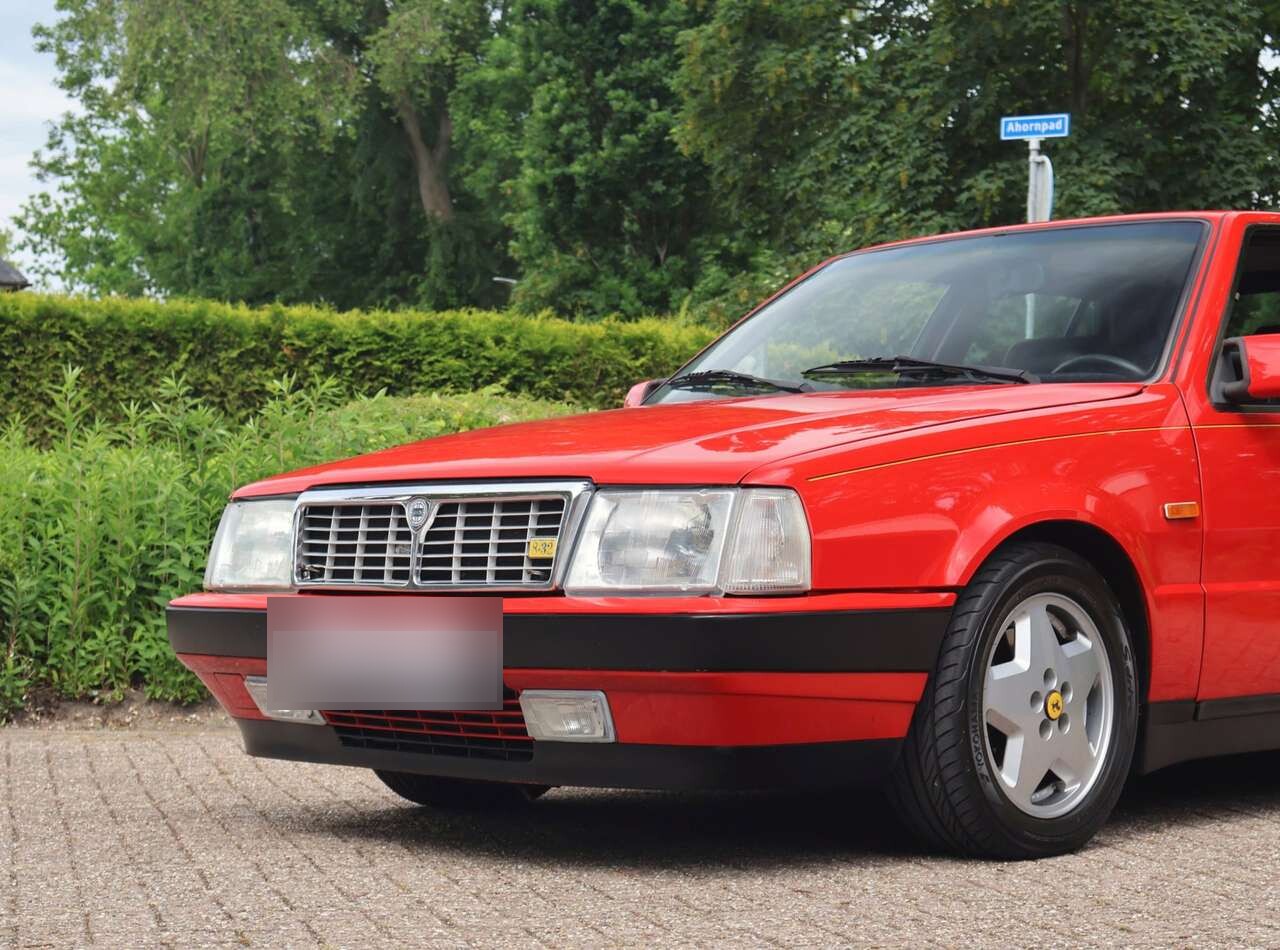1988 Lancia Thema 8.32 (Rosso Corsa)